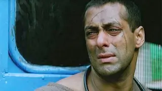 Salman Khan might have been Dead had his Co-star not Pulled him at the Right Time! thumbnail