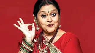 Supriya Pathak Recalls Being in Dilemma to Play Hansa in Khichdi; Reveals Was Offered to Choose between Hansa and Jayshree! Thumbnail