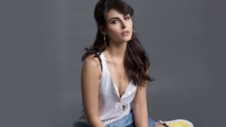 Kyaa Kool Hain Hum 3 actress Mandana Karimi tries to tackle Food crisis for Poor amid lockdown! Thumbnail