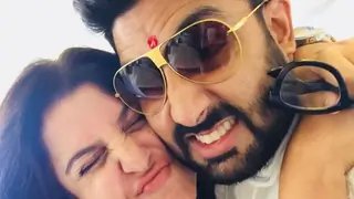 Abhishek Bachchan Buys Farah Khan's Daughter's Sketch for a Whooping Amount Thumbnail