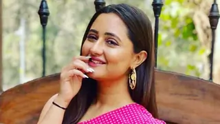 Rashami Desai Reveals that She used to be very rude and Blunt while dealing with Indecent offers! Thumbnail