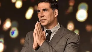 Major Breakthrough in Early COVID Detection: Akshay Kumar Donates 1000 wrist bands with Sensors to detect COVID-19 Symptoms to Mumbai Police... Thumbnail
