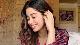 Janhvi Kapoor’s Powerful Message after House Help Tests Corona Positive is Winning the Internet Thumbnail
