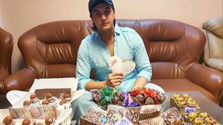 Mohsin Khan gets Surprised by his Fans with Sweets & Treats!