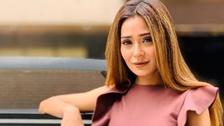 Sara Khan Reveals Bagging Bidaai when she was in School! 