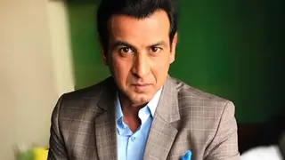 Ronit Roy opens up on his Struggling days; Reveals sitting at Home for 4 years!  Thumbnail
