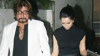 “I will Not allow my daughter Shraddha to Resume Work,” Shakti Kapoor isn't comfortable with Bollywood resuming shoots! Thumbnail