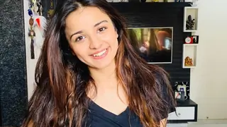 Mahima Makwana Opens up on Actor's Paycuts; shares that she clearly Refused 40% paycut! Thumbnail