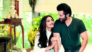 "He Doesn’t Care about What’s Happening to Anyone": Sonam Kapoor on Daddy Anil Kapoor's Lockdown Routine Thumbnail