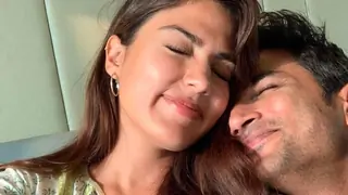 Sushant-Rhea Look So Much In Love in this New WhatsApp Dp Updated by the Actress Thumbnail