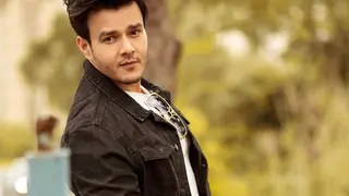 People shouldn't target only Bollywood: Aniruddh Dave on nepotism Thumbnail