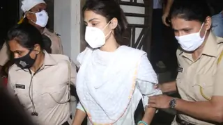 Rhea Chakraborty's talent Manager Jaya Saha summoned by ED post the uncovering of Explosive Drug Chats! Thumbnail