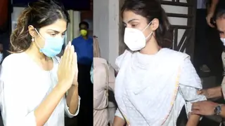 Rhea Chakraborty arrives at the DRDO guesthouse after receiving Summons from CBI! Thumbnail