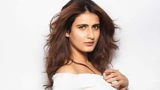 Fatima Sana Shaikh Turns Director for Vishal Bharadwaj’s music video  'Palkein Kholo’ Thumbnail