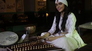 Eisha Singh learns to play the Santoor for Zee TV’s Ishq Subhan Allah