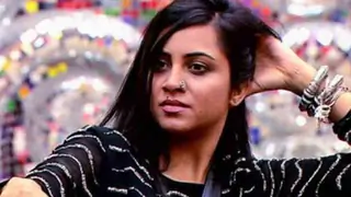 Arshi Khan Refuses To Go Inside 'Bigg Boss 14' House as a Guest & Advise Contestants Thumbnail