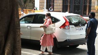 Sara Ali Khan reaches the NCB office after Deepika Padukone, Shraddha Kapoor