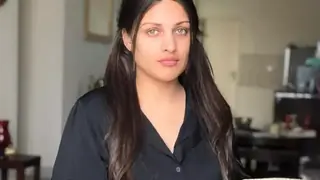 Himanshi Khurana Rushed To Hopsital After Testing Positive For COVID-19 Thumbnail