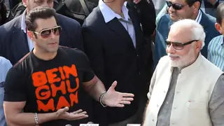 Salman Khan puts down the three-step rule; Asks Everyone to Support PM Modi Thumbnail
