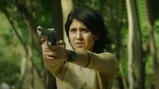 Shweta Tripathi says, “I love Breaking Stereotypes” as she talks about using a ‘Real Gun’ in Mirzapur season 2! Thumbnail