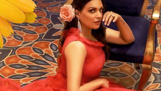 Himanshi Khurana's new video Ik No Di Cheez is winning hearts already