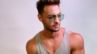 Aayush Sharma's Huge Transformation in Antim to startle everyone: Source Spills Beans Thumbnail