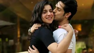 Priyank Sharma gives it back to a fan questioning his relationship with Benafsha Thumbnail