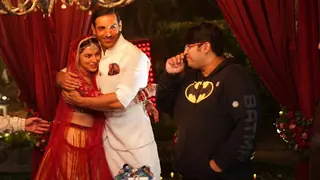 Grand Celebration on the sets of Satyameva Jayate 2 for Divya Khosla Kumar's Birthday Thumbnail