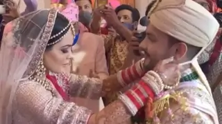 Aditya Narayan shares a Unique video of Varmala ceremony featuring Amitabh Bachchan! Thumbnail