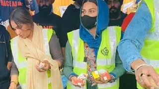 Himanshi Khurana joins farmer's protest; Distributes food