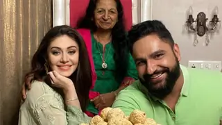 Shefali Jariwala enjoys Makar Sankranti with til-laddus and husband Parag Tyagi Thumbnail