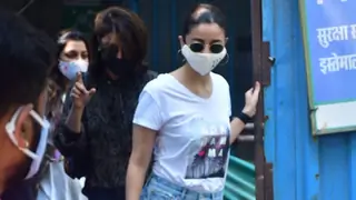 Alia-Ranbir to move in a ‘brand new home’? Mom Neetu snapped with Alia at construction site...  Thumbnail