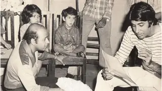 Amitabh Bachchan shares a priceless picture from his throwback album; Can you spot Hrithik Roshan? Thumbnail