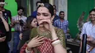 Deepika couldn't hold back her tears and broke down while sharing her journey; Unseen Video from the sets of Padmaavat Thumbnail