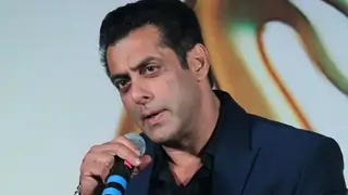 Salman Khan gives a "smart reply"; Plays safe while reacting to farmer's protest Thumbnail