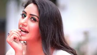 Surbhi Chandna on user questioning her for liking anti Sidharth tweets, doing Bigg Boss and more Thumbnail