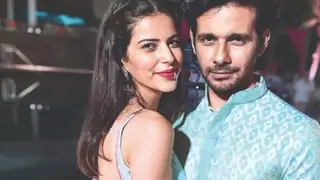 Viraf Patel gets engaged to actor Saloni Khanna Thumbnail