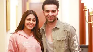 What was Alaya F doing with Punit Malhotra? Source spills the beans Thumbnail