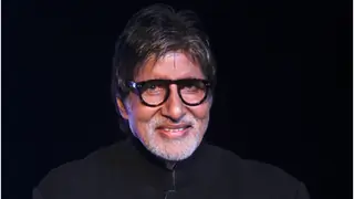 Amitabh Bachchan cannot “read, write, see”, opens up about his eye surgery! Thumbnail