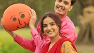 Jasmin goes for a 'desi kudi' look as she posts an image from upcoming music video Thumbnail