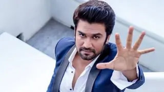Sharad Kelkar weighs on theatres Vs OTT debate: Theatres are irreplaceable, Web is here to stay  Thumbnail