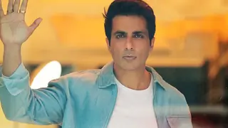 Sonu Sood on helping people, saving lives amid pandemic; says it’s more “satisfying than being a part of any 100cr film” Thumbnail