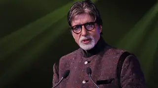 Amitabh Bachchan considers stopping his daily blog; expresses concern over decreasing comments Thumbnail