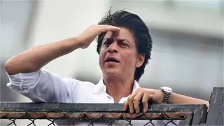 Shah Rukh Khan wishes fans on Eid, Shares dashing new pic & touching note