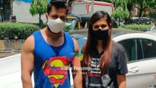 Daljiet spotted with ex-husband Shalin at vaccine centre; duo pose together