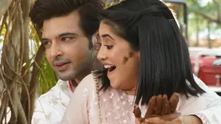 Shivangi and Karan aka Sirat and Ranveer goof around the sets of Yeh Rishta Kya Kehlata hai Thumbnail