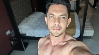 Aditya Narayan posts an 'unhealthy' image of himself followed by a fit one; here's why Thumbnail