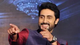 Photo: Abhishek Bachchan shares meme of himself, schools fans and followers on how to use social media! Thumbnail