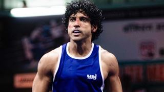 Video: Farhan Akhtar training to be Aziz Ali - the Toofani boxer is unmissable! thumbnail