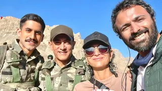 Aamir Khan and Naga Chaitanya pose with Kiran Rao and Advait Chandan on Laal Singh Chadha shoot; See pic! Thumbnail